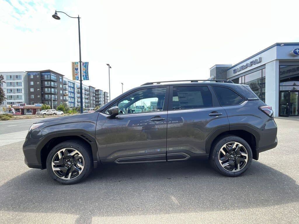 Used 2025 Subaru Forester Limited AWD/4WD image 4