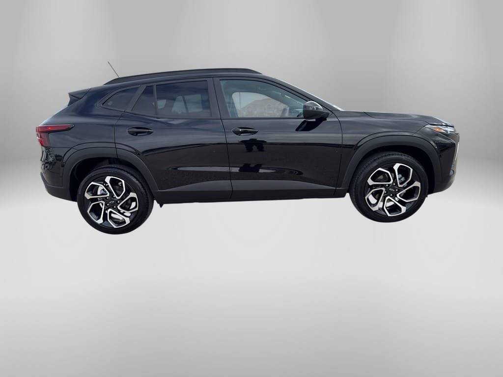 Used 2025 Chevrolet Trax RS w/ Sunroof Package FWD image 5