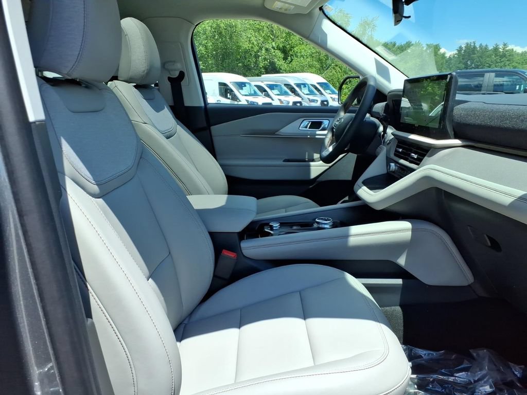 New 2026 Ford Explorer Active w/ Active Comfort Package AWD/4WD image 9