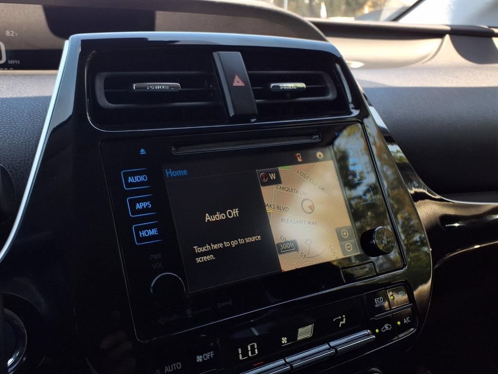 Used 2016 Toyota Prius Three Touring w/ Preferred Accessory Package FWD image 8