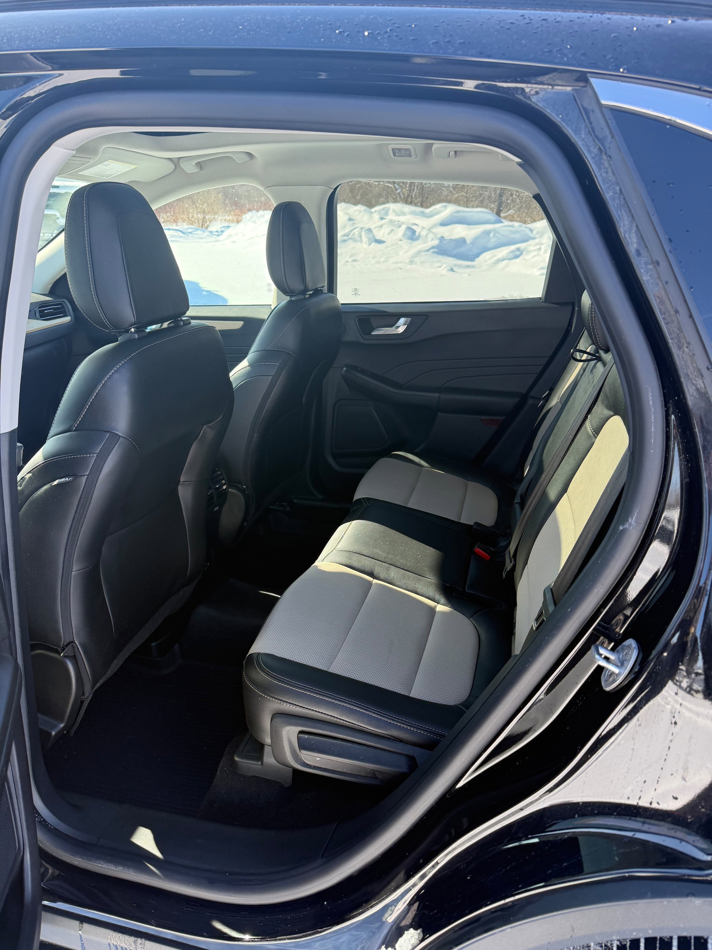 Used 2022 Ford Escape Titanium w/ Titanium Elite Package image 17