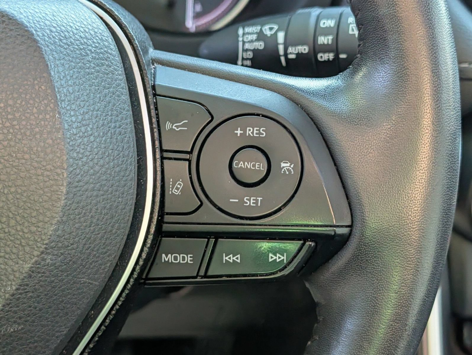 Used 2020 Toyota RAV4 Limited w/ Limited Grade Weather Package AWD/4WD image 33