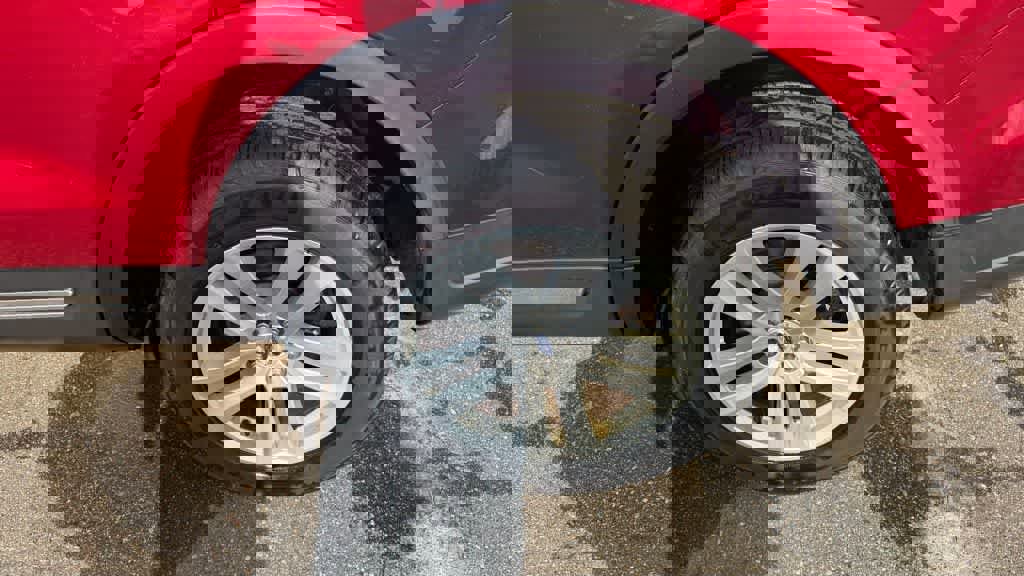 Used 2018 Ford Explorer XLT w/ Equipment Group 201A AWD/4WD image 10