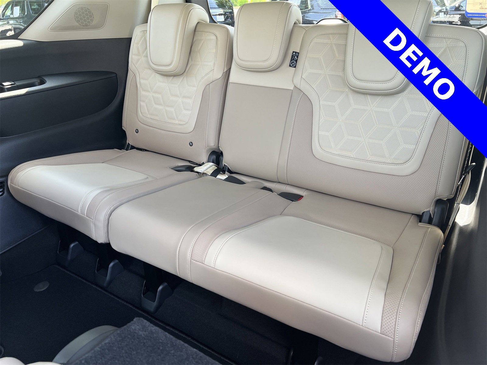 New 2025 Nissan Armada Platinum Reserve image 28