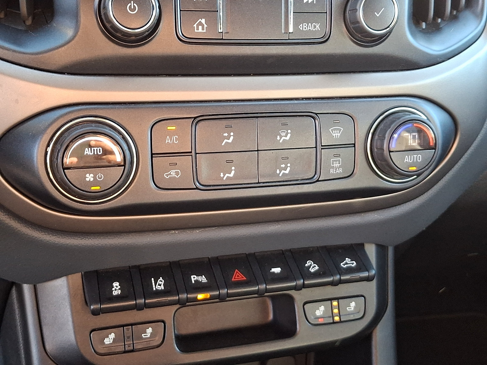 Used 2021 Chevrolet Colorado Z71 w/ Safety Package AWD/4WD image 16