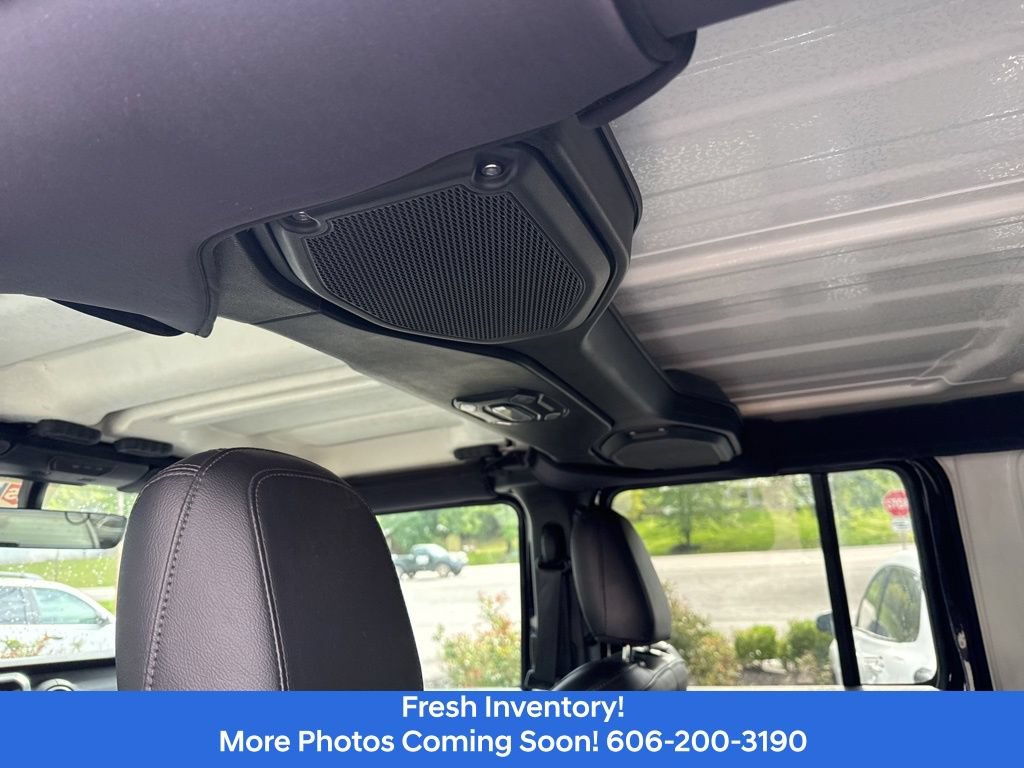 Used 2022 Jeep Wrangler Unlimited Sahara w/ Cold Weather Group AWD/4WD image 10