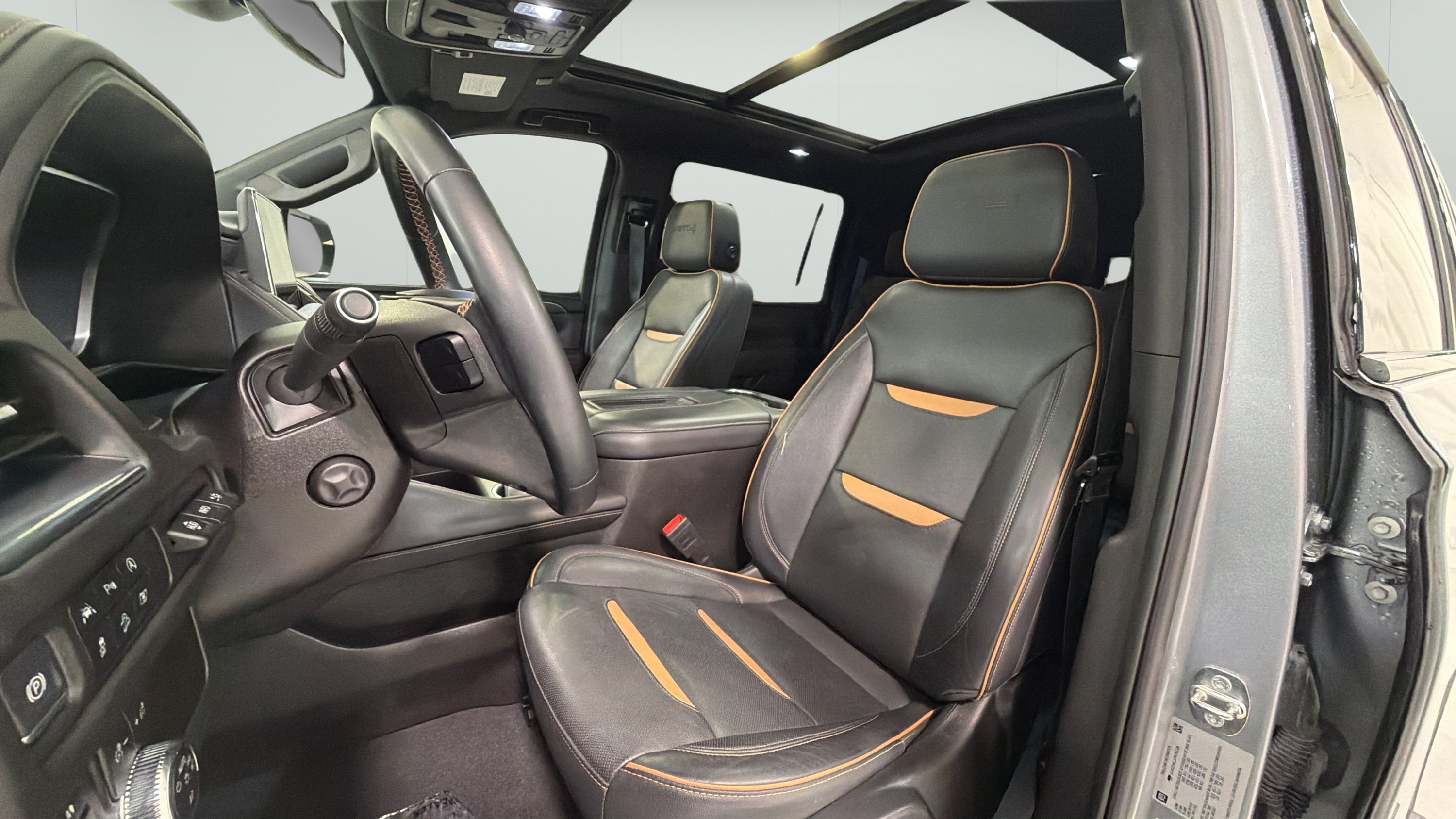 Used 2023 GMC Yukon XL AT4 w/ AT4 Premium Package AWD/4WD image 9