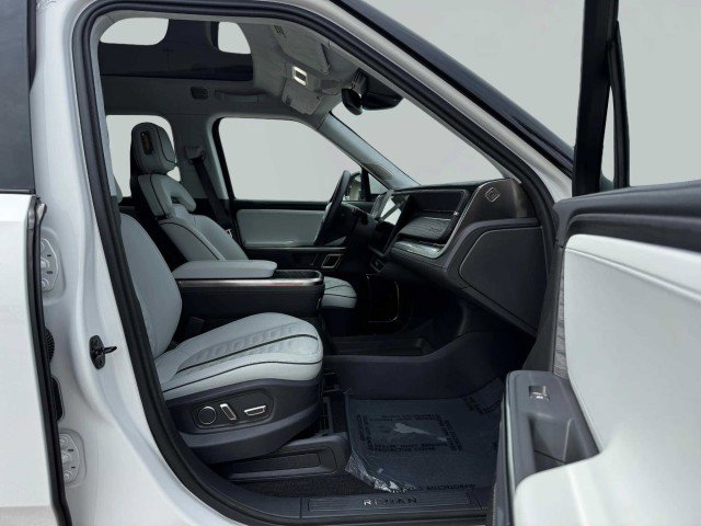 Used 2024 Rivian R1S Adventure image 57