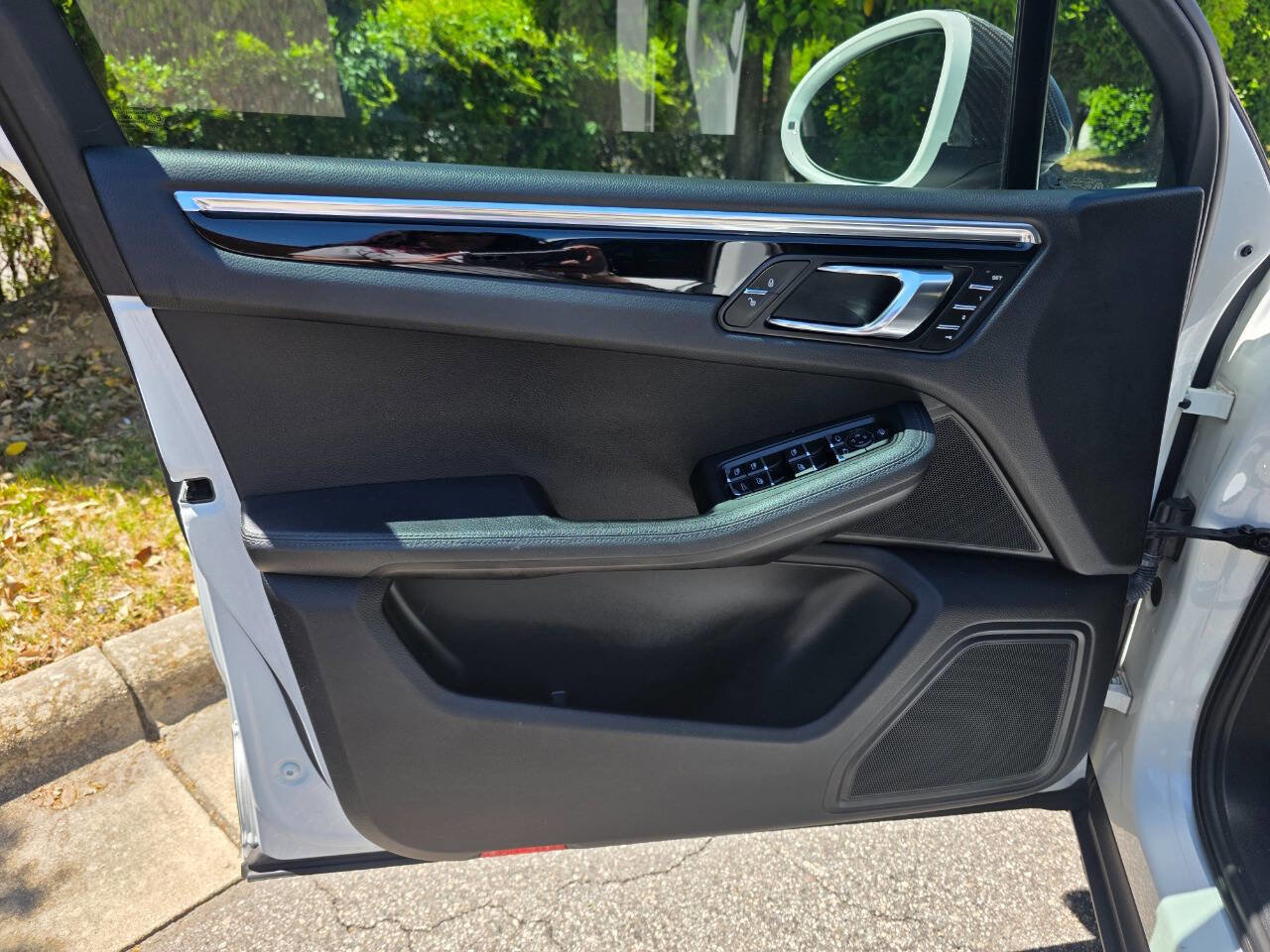 Used 2015 Porsche Macan S w/ Premium Package Plus AWD/4WD image 9