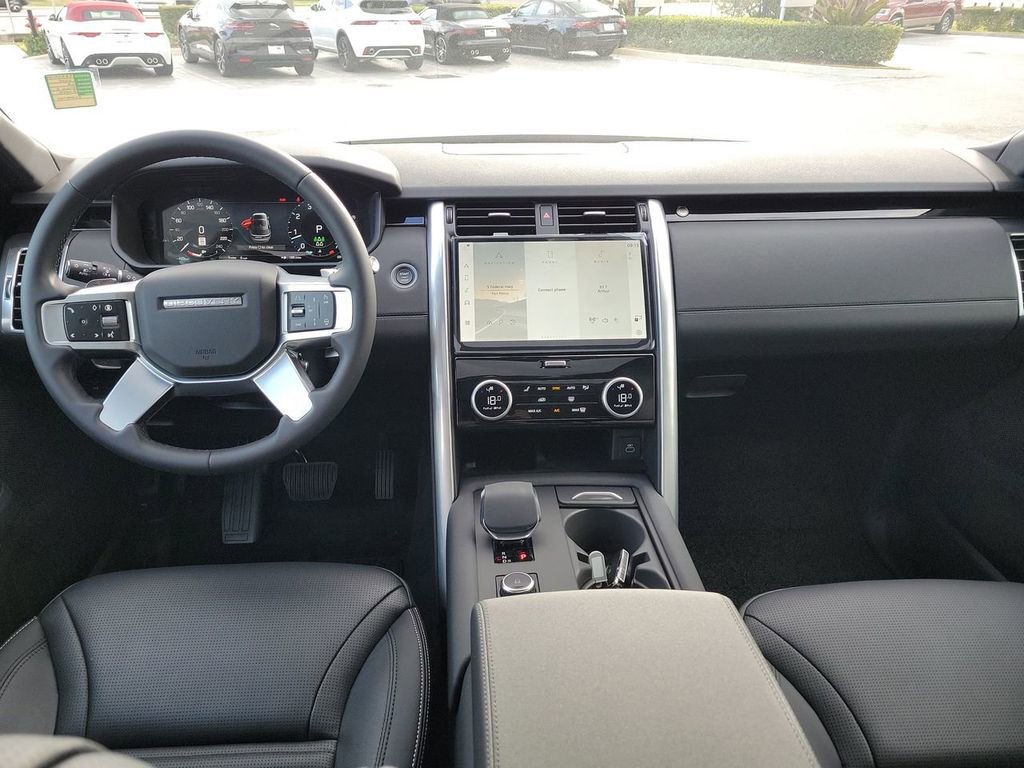 New 2025 Land Rover Discovery S image 18