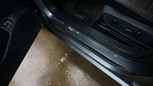 Certified 2023 Volkswagen Jetta SE image 30