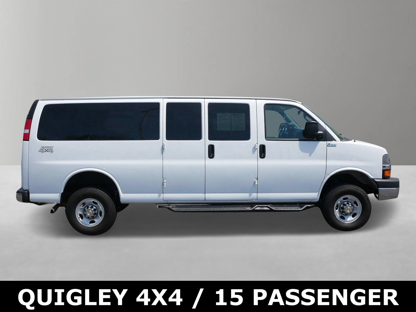 Used 2024 Chevrolet Express 3500 LT w/ LT Preferred Equipment Group RWD image 3
