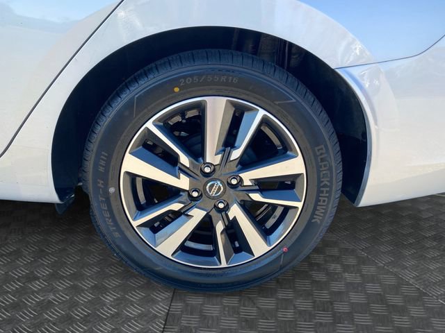 Used 2022 Nissan Versa SV image 32