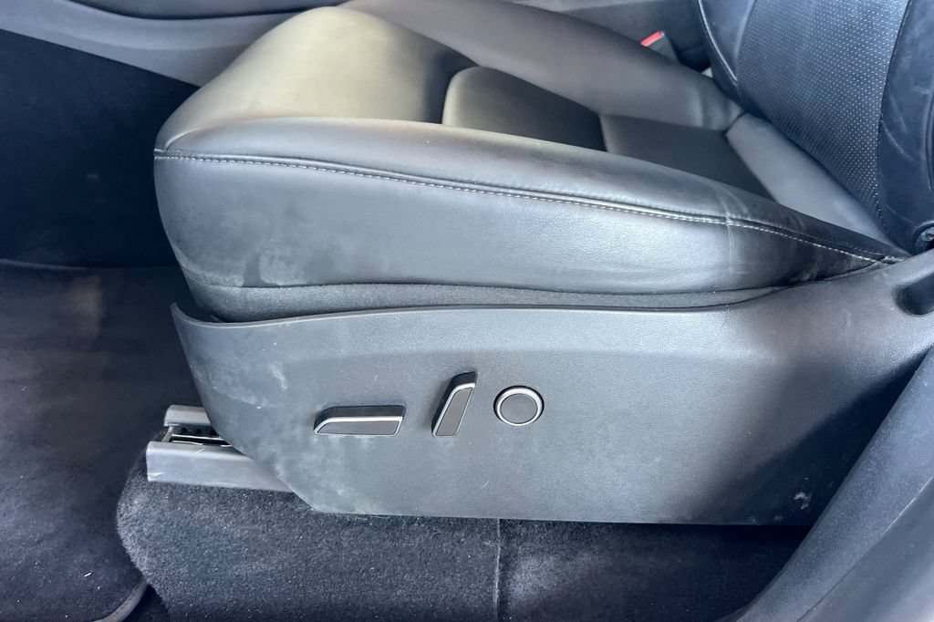 Used 2023 Tesla Model Y Performance AWD/4WD image 19
