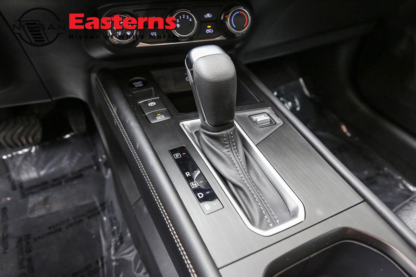 Used 2025 Nissan Kicks SV image 13