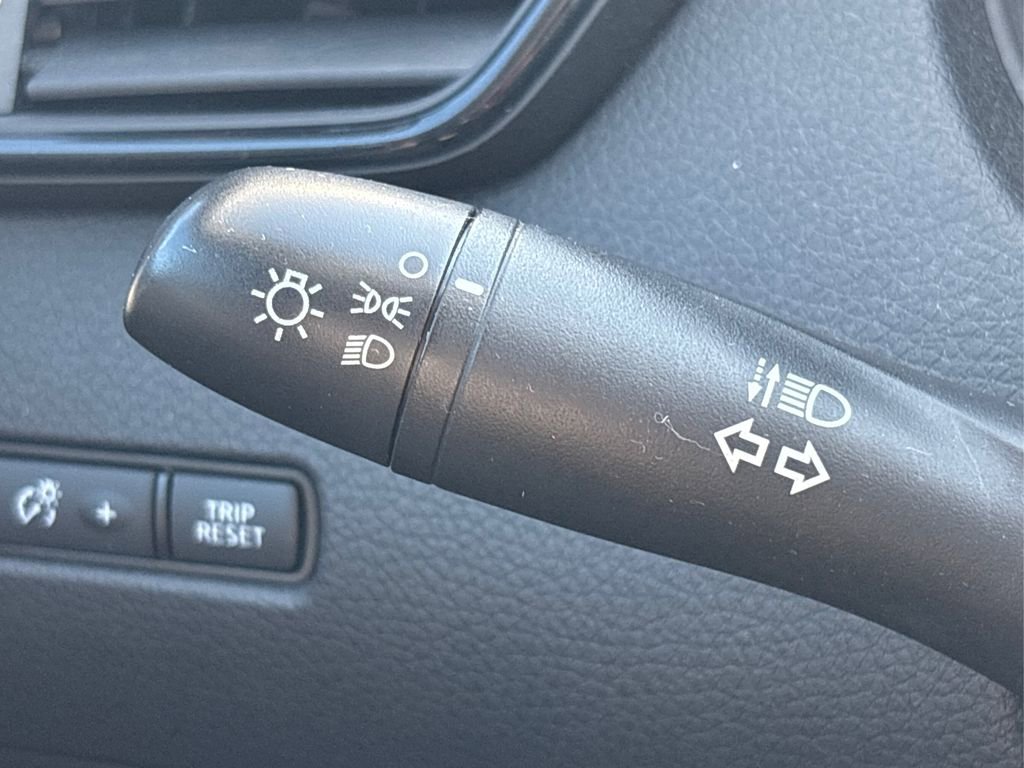 Used 2018 Nissan Rogue S image 25