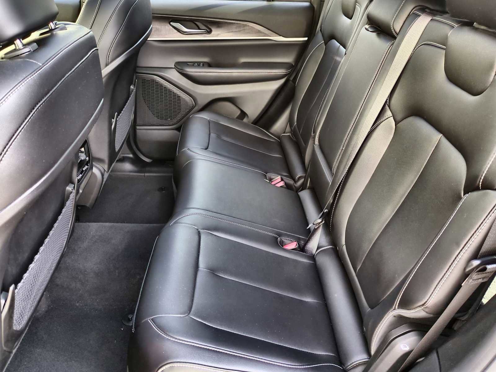 Used 2024 Jeep Grand Cherokee Limited image 20