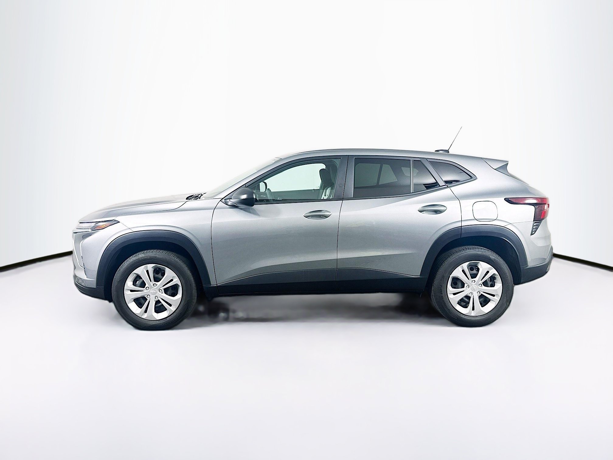 Used 2024 Chevrolet Trax LS FWD image 4