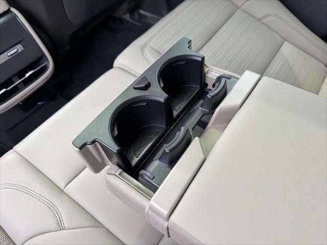 Used 2025 Lincoln Nautilus Reserve w/ Jet Appearance Package image 12