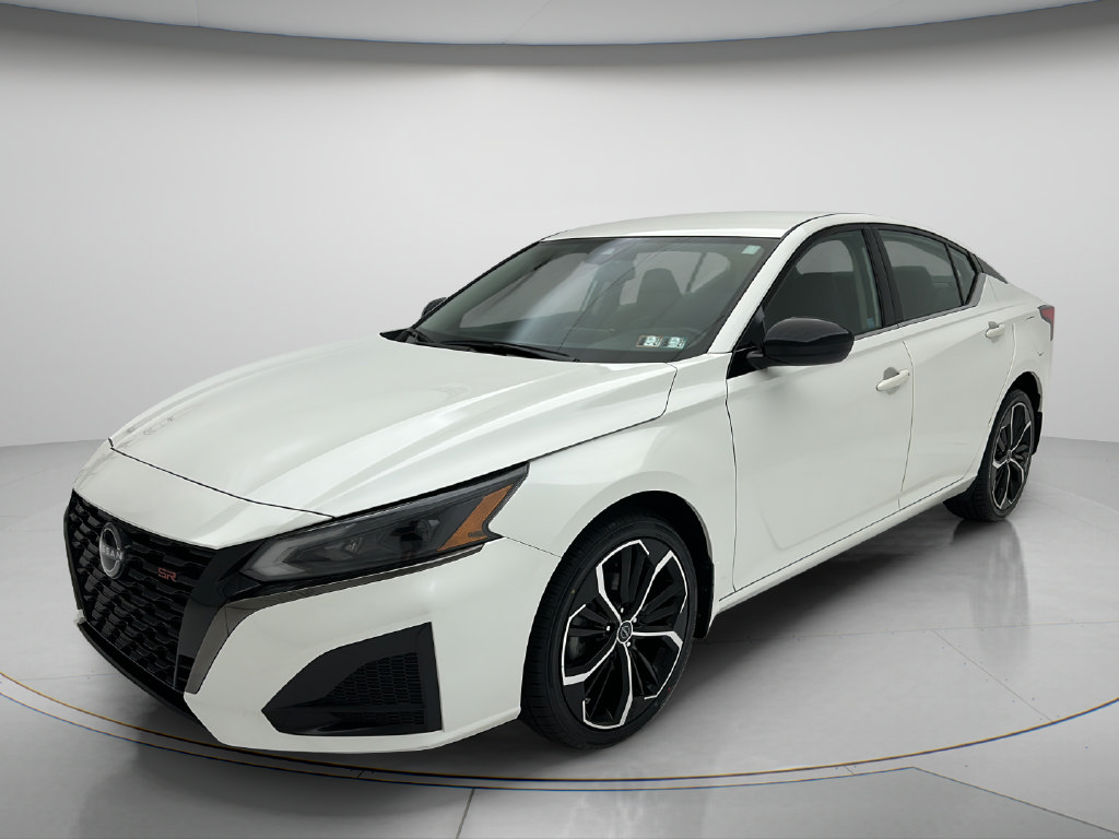 Used 2023 Nissan Altima 2.5 SR AWD/4WD image 3