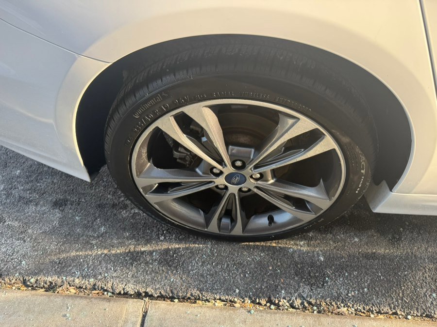 Used 2020 Ford Fusion Titanium image 9