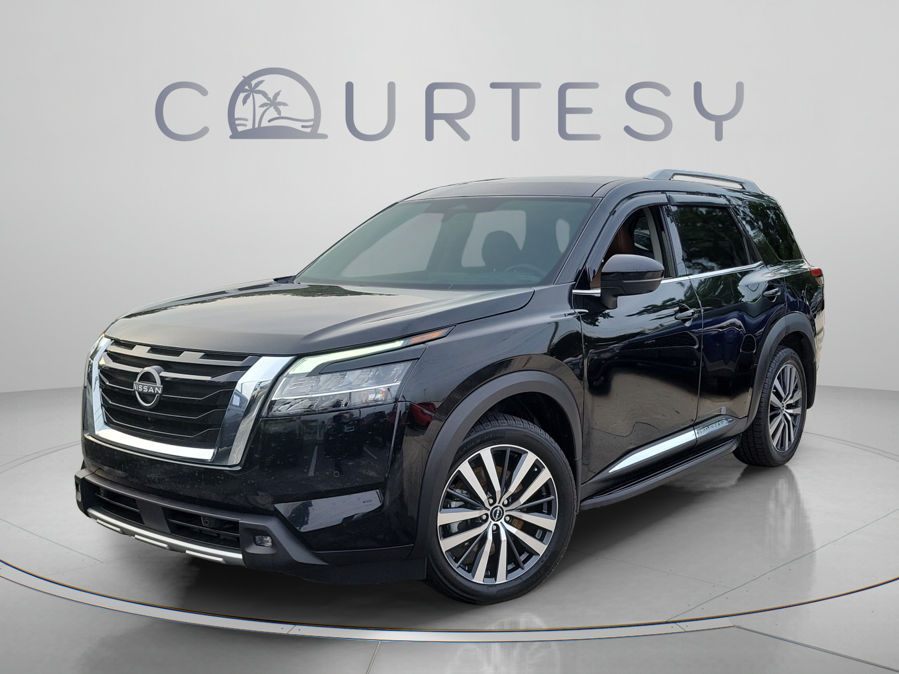 Used 2022 Nissan Pathfinder Platinum w/ Cargo Package AWD/4WD image 1