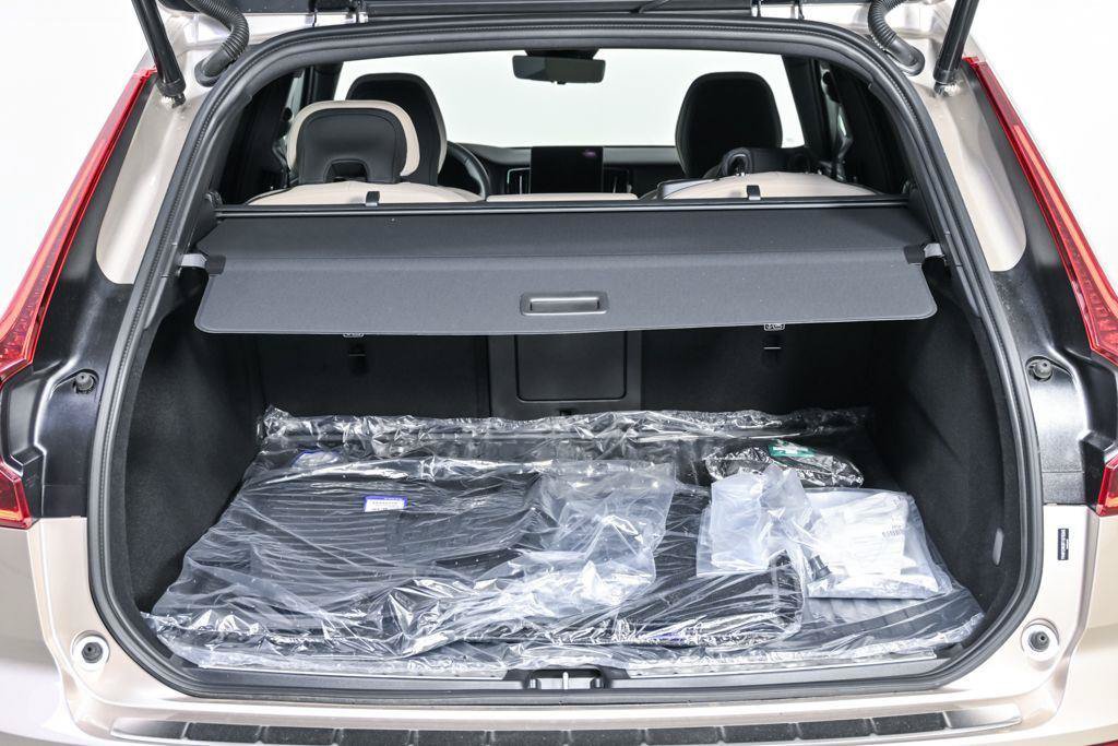New 2026 Volvo XC60 B5 Plus w/ Protection Package Premier AWD/4WD image 29