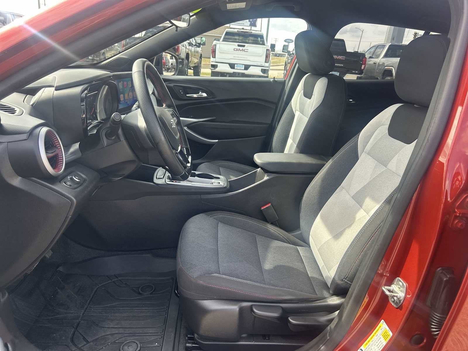 Used 2024 Chevrolet Trax RS w/ Driver Confidence Package image 17