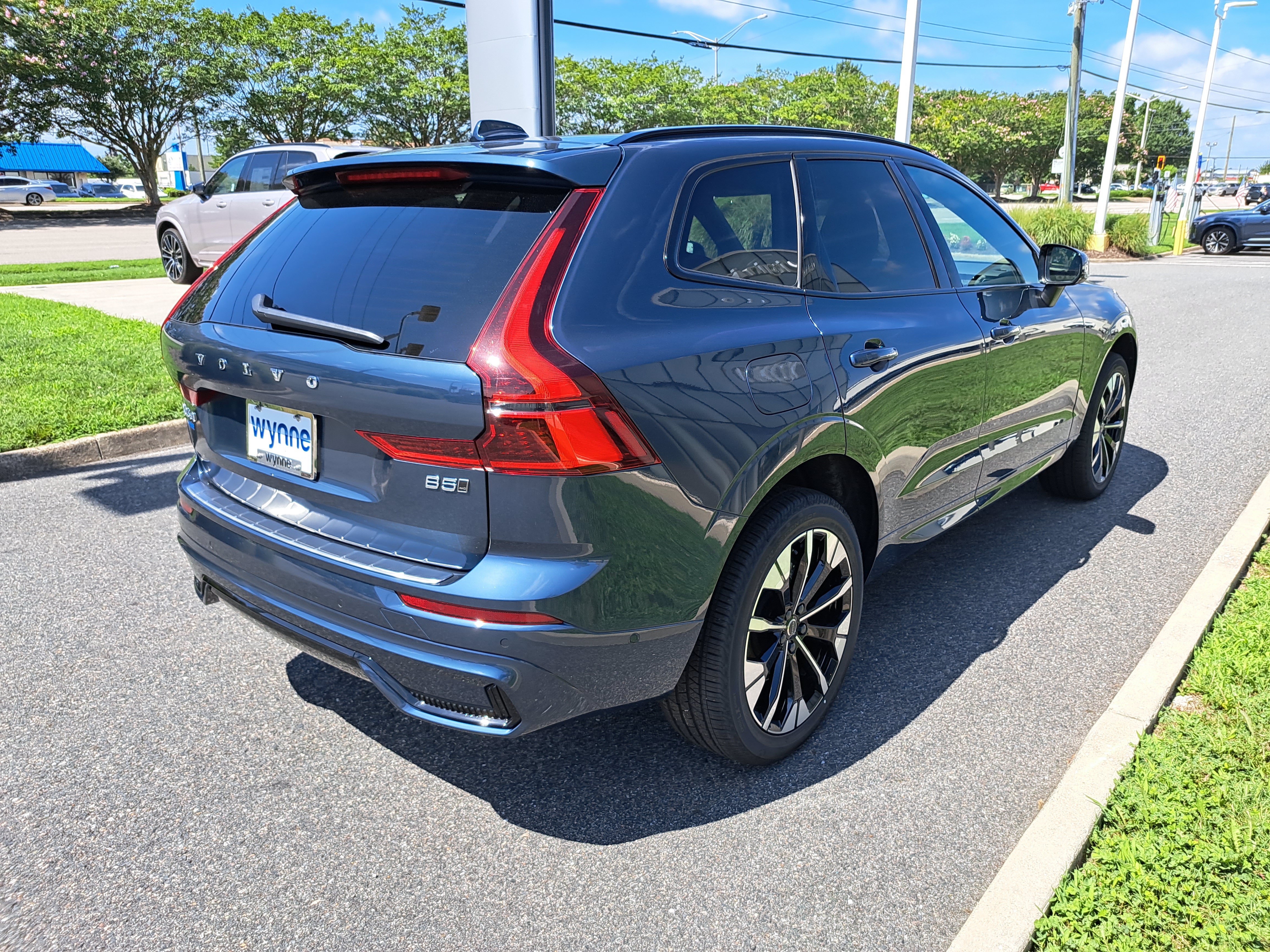 New 2026 Volvo XC60 B5 Plus w/ Protection Package Premier AWD/4WD image 3