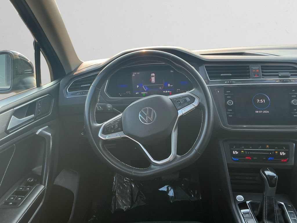 Used 2023 Volkswagen Tiguan SE AWD/4WD image 12