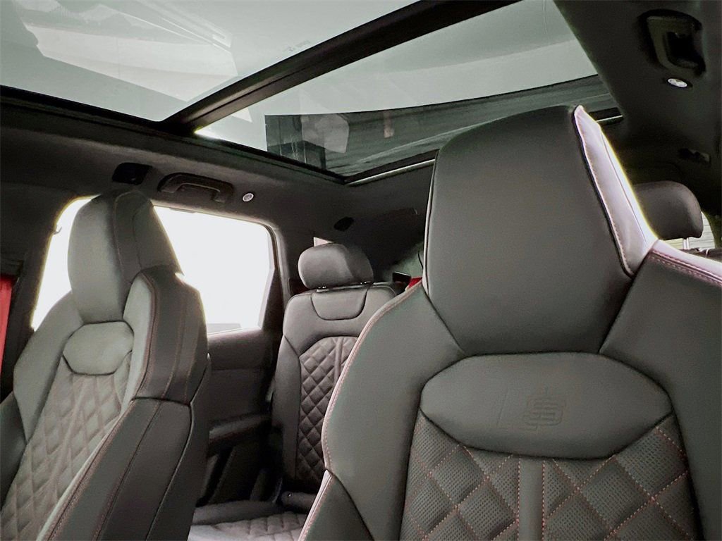 New 2026 Audi SQ7 Prestige image 13