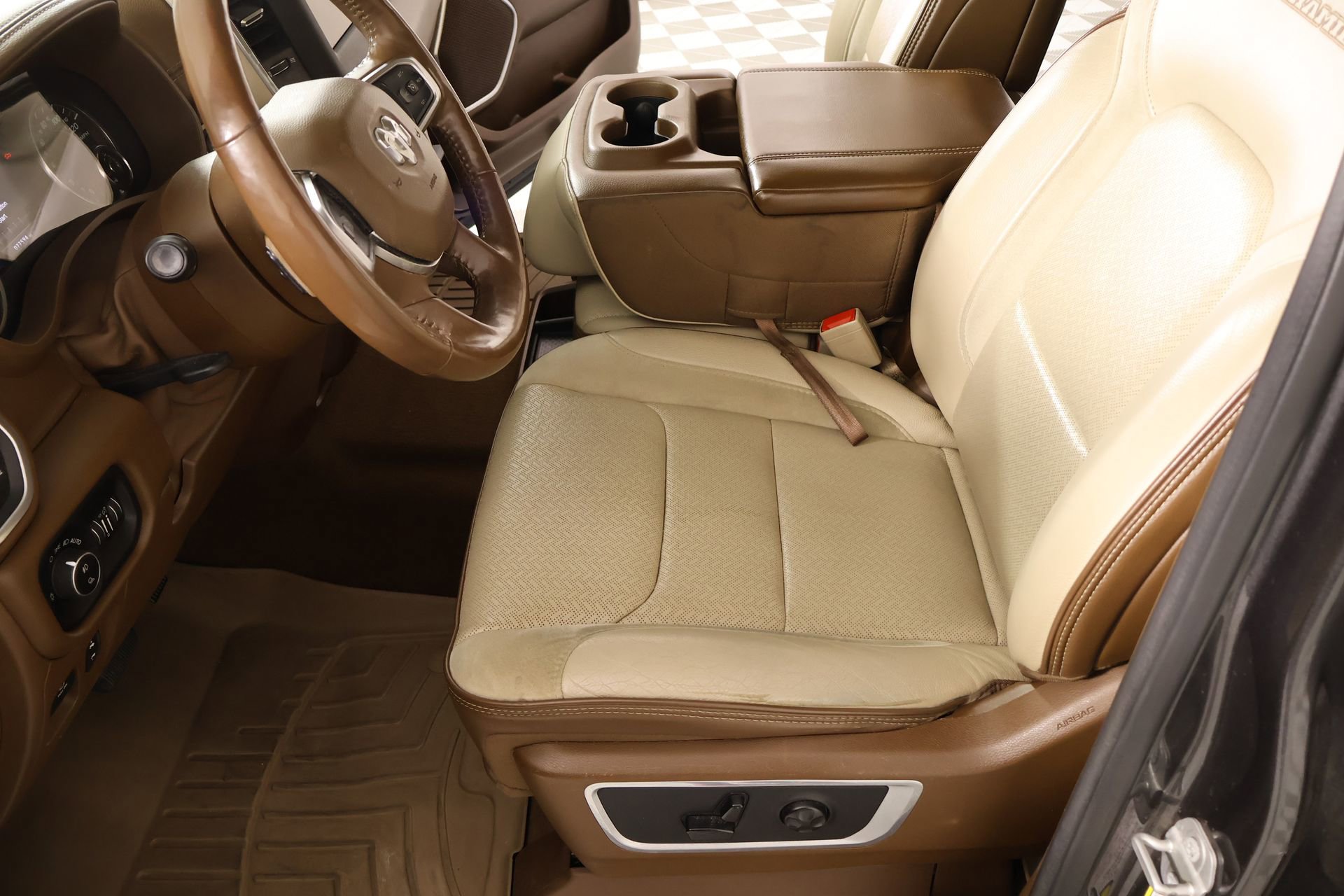 Used 2020 RAM 1500 Laramie image 11