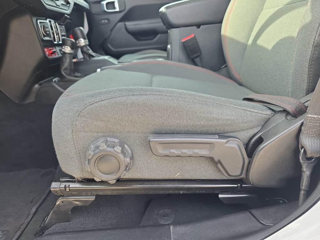 Used 2024 Jeep Wrangler Unlimited Rubicon image 30