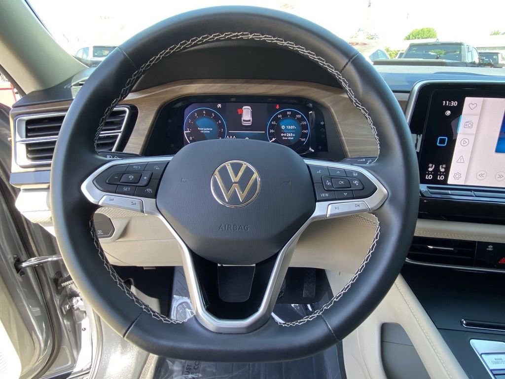Used 2025 Volkswagen Atlas SE image 26