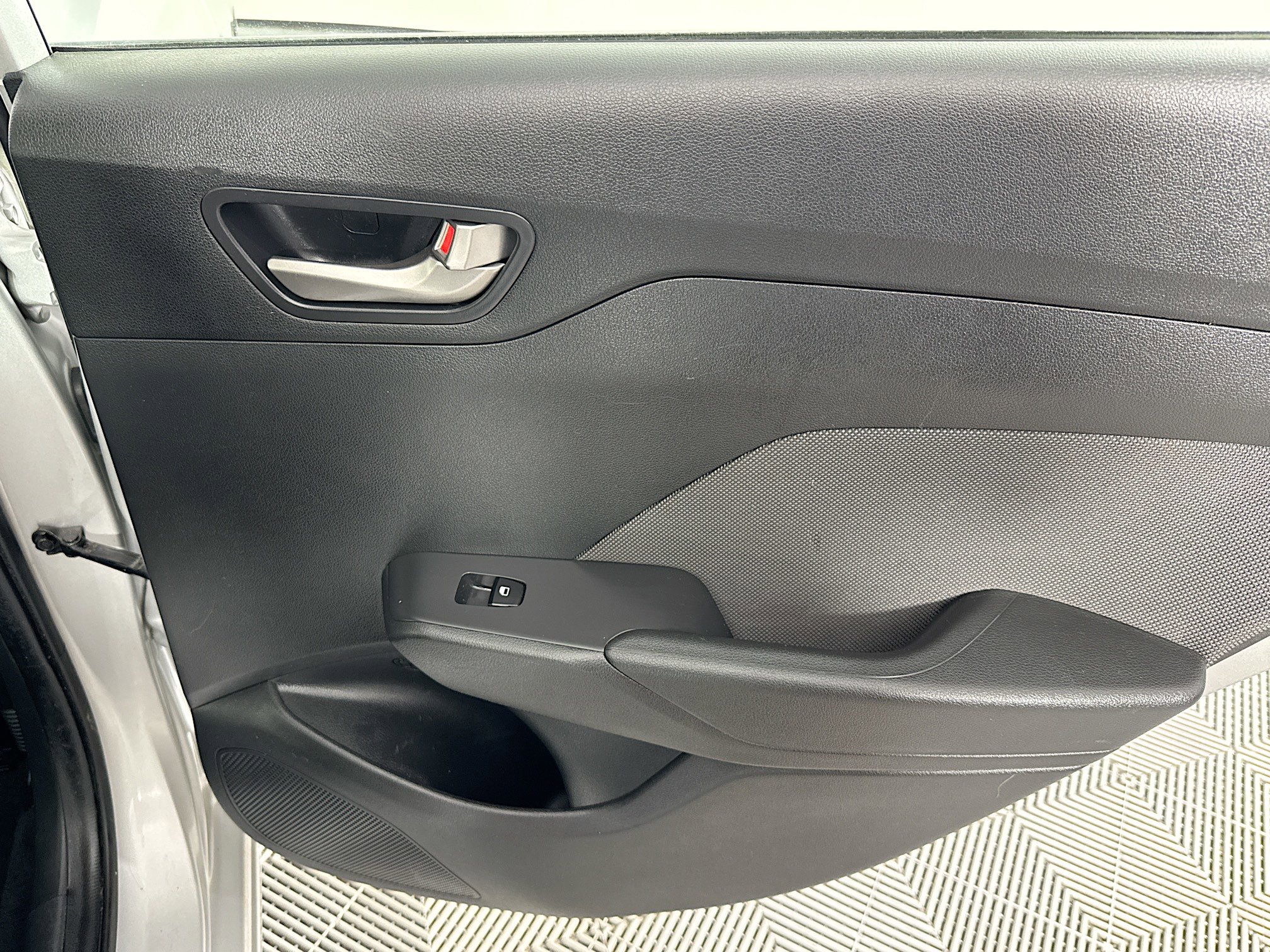 Used 2021 Hyundai Accent Limited image 42