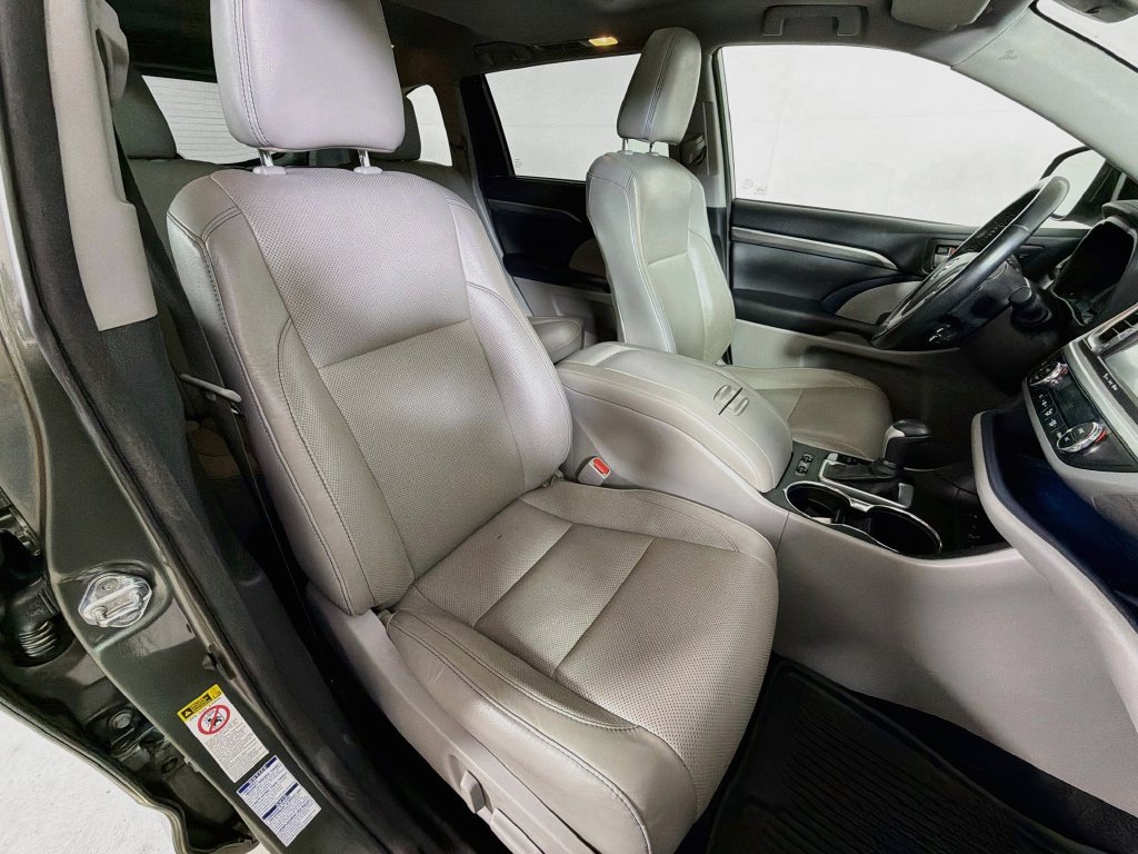 Used 2018 Toyota Highlander Limited AWD/4WD image 26
