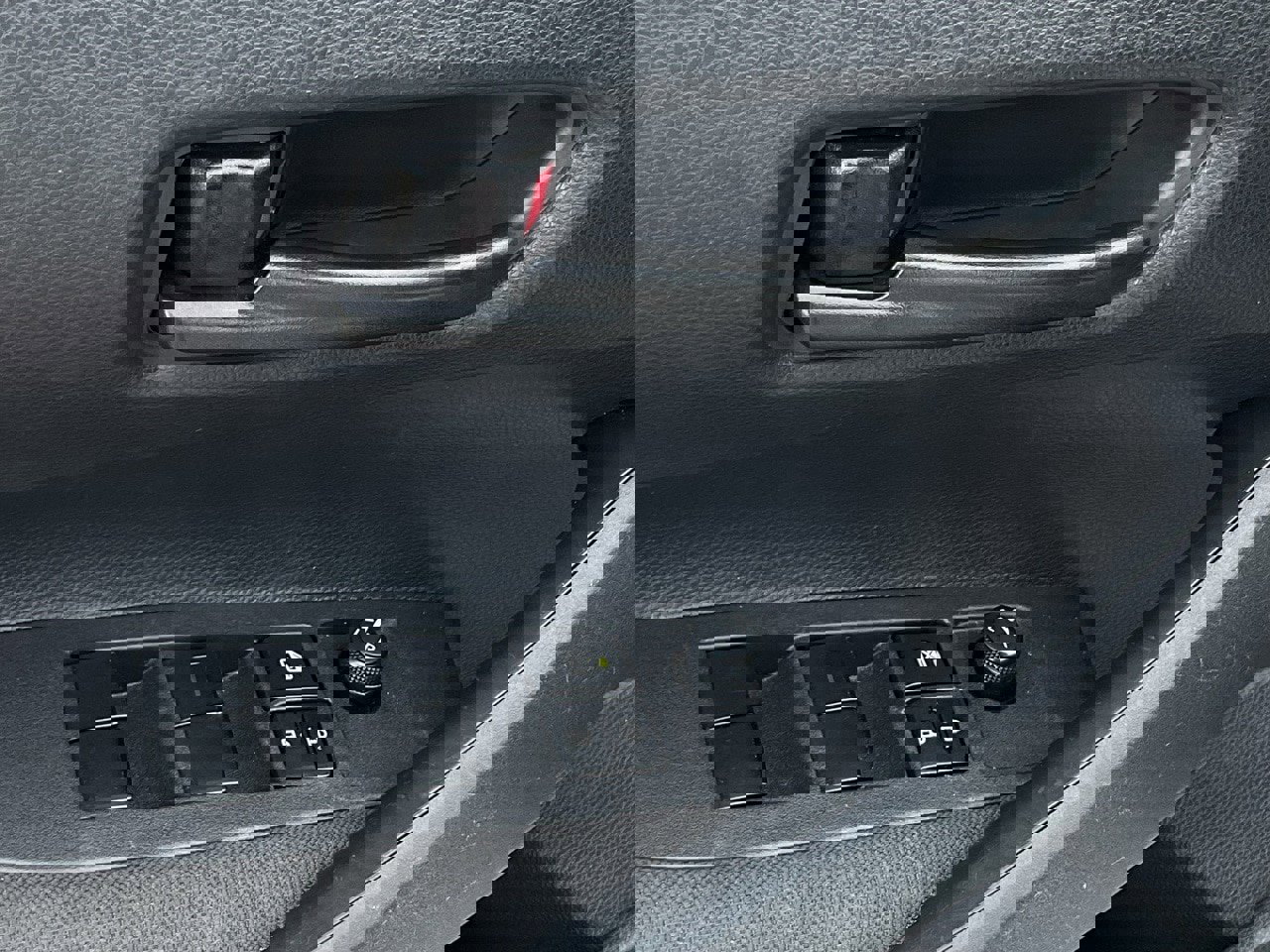 Used 2025 Toyota Corolla LE image 13