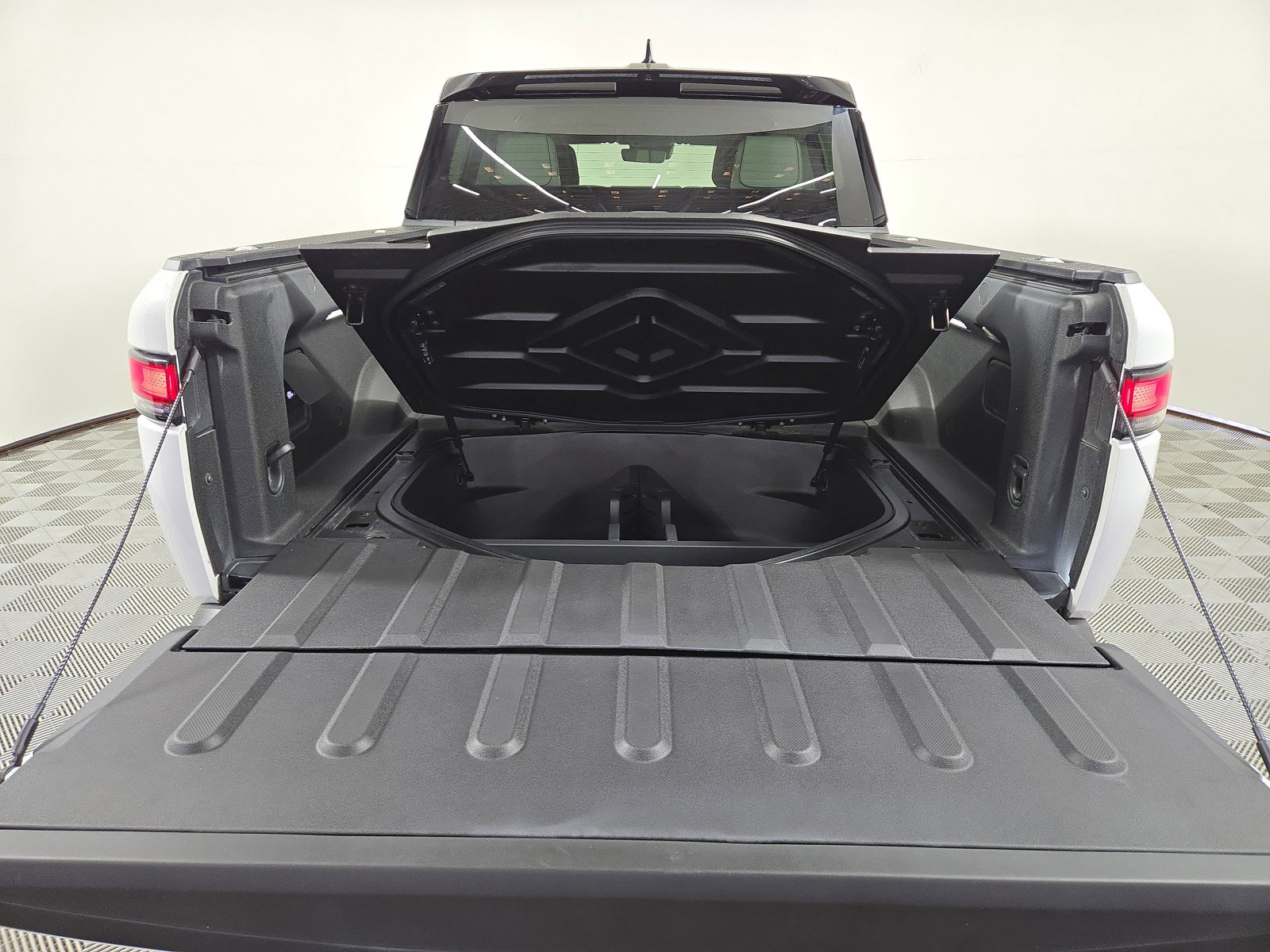 Used 2022 Rivian R1T Adventure image 15