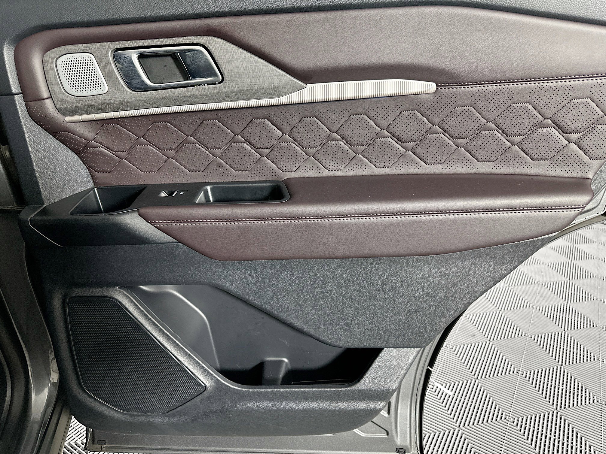 Used 2025 Ford Explorer Platinum w/ LUX Leather Package image 33