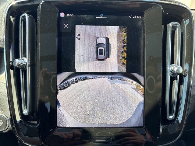 Used 2025 Volvo XC40 B5 Plus AWD/4WD image 22