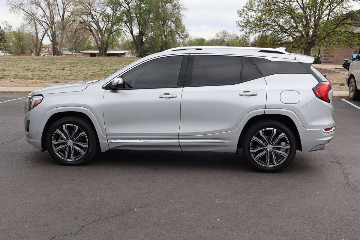 Used 2020 GMC Terrain Denali w/ Denali Premium Package AWD/4WD image 9