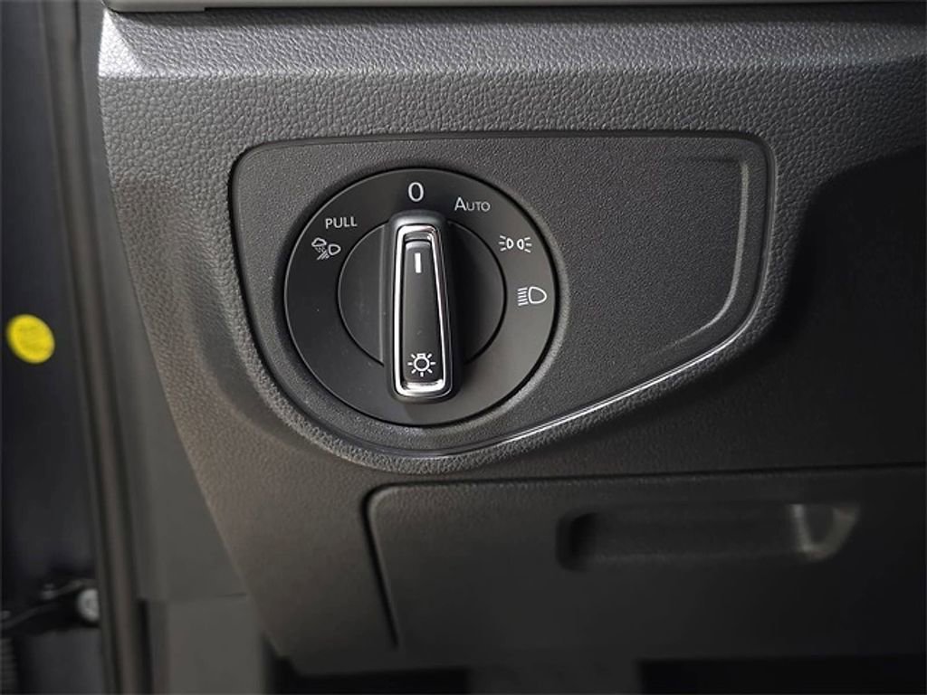 Used 2021 Volkswagen Atlas Cross Sport SE AWD/4WD image 24