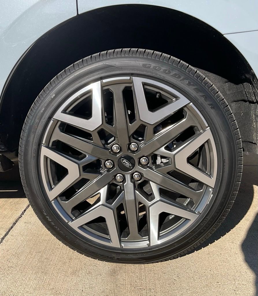 New 2026 Ford Expedition Platinum w/ Platinum Ultimate Package image 6