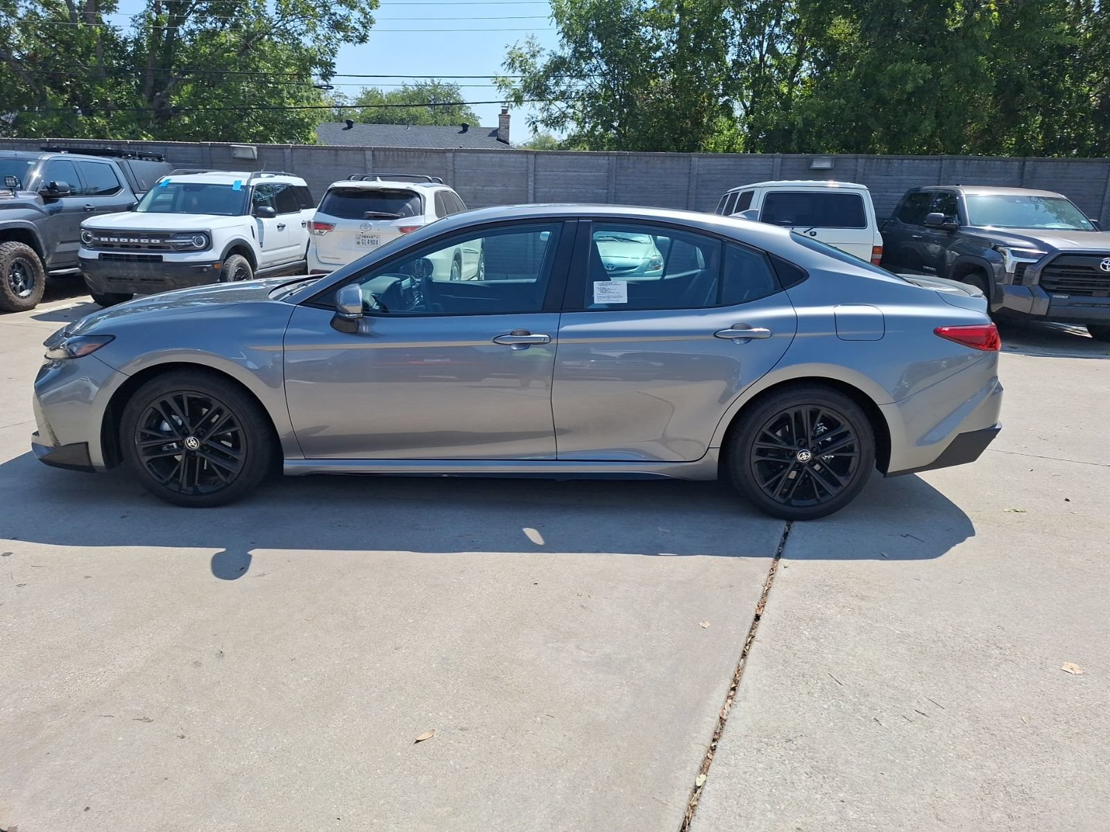 Used 2026 Toyota Camry SE FWD image 3