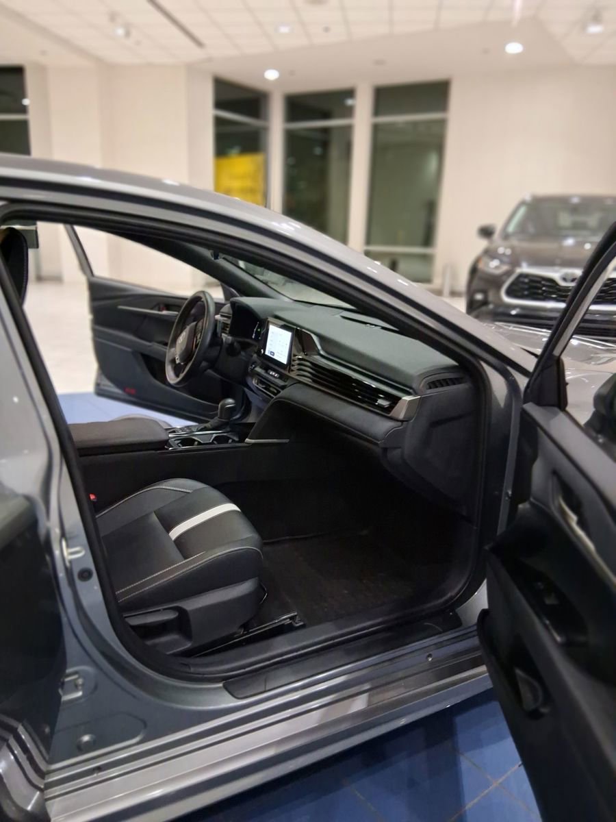 Used 2025 Toyota Camry SE w/ Convenience Package image 20