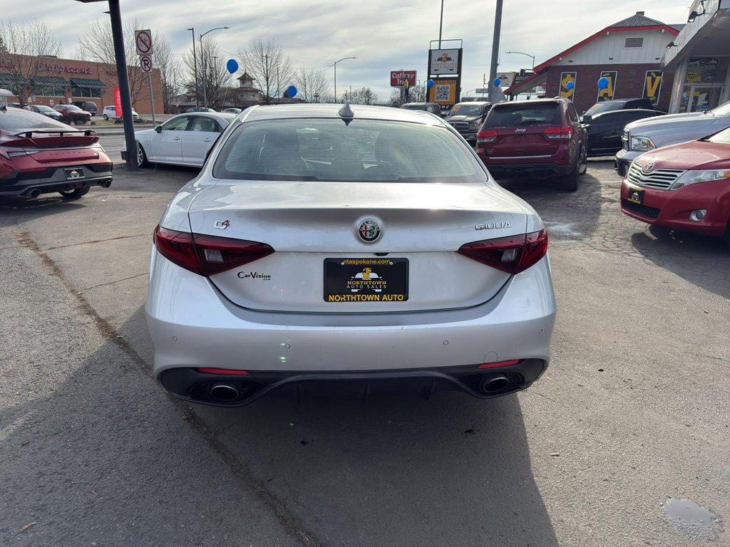 Used 2017 Alfa Romeo Giulia Ti w/ TI 19" Sport Package AWD/4WD image 5