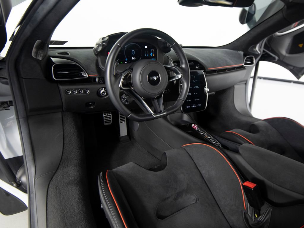 Used 2023 McLaren Artura image 14