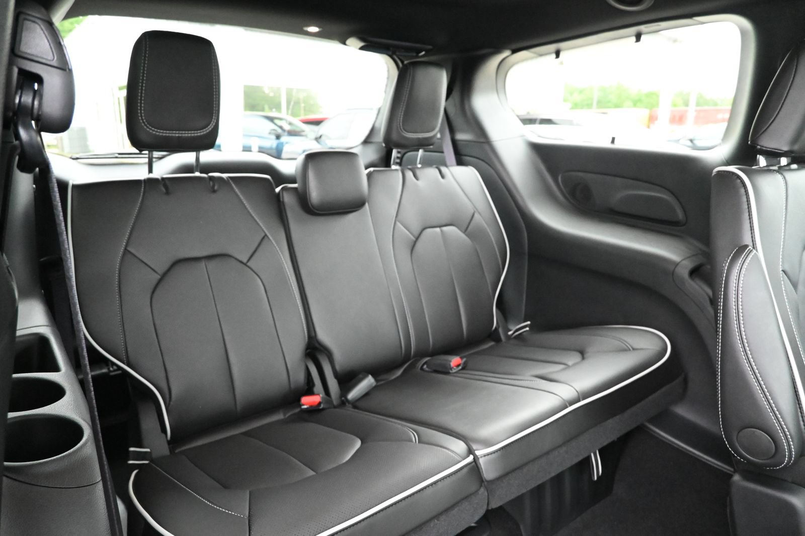 New 2027 Chrysler Pacifica Limited AWD/4WD image 38