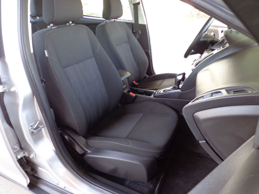 Used 2018 Ford Focus SEL w/ Cold Weather Package FWD image 17