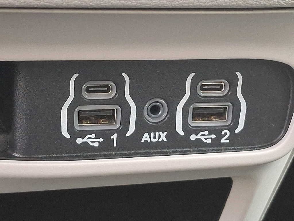 Used 2024 Chrysler Pacifica Touring-L FWD image 24